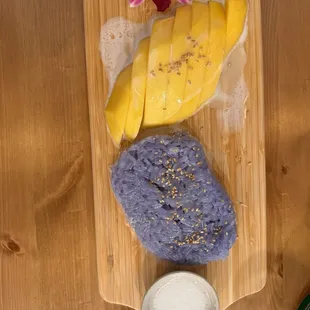 Sweet mango and sweet sticky rice