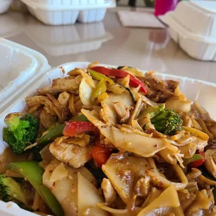 Pad kee mao.