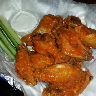 chicken wings and celery