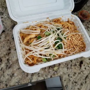 Pad Thai, smaller portions, light flavor