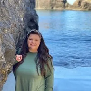 Kayley H.