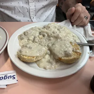 Biscuit and gravy
