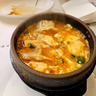 Mandoo tofu soup