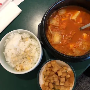 Kimchi stew with pork