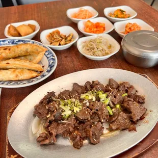 Bulgogi with the side dishes and Goonmandu