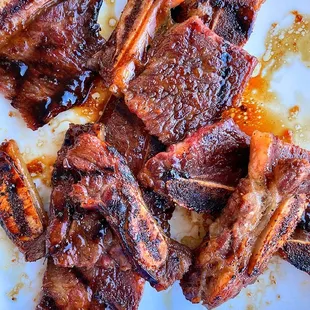 a plate of ribs with sauce on it