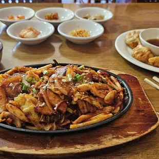 a plate of noodles with meat and vegetables