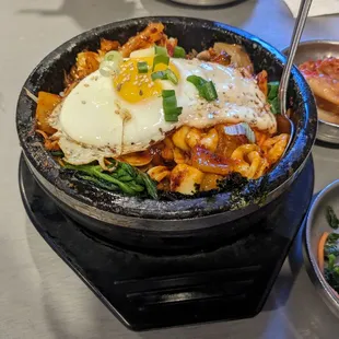 Seafood bibimbap
