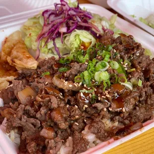 Bulgogi rice bowl with potstickers
