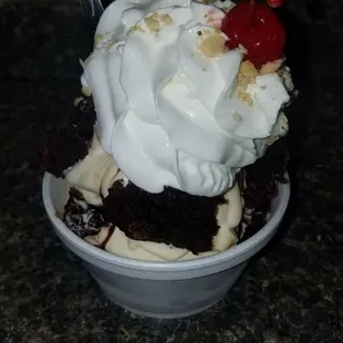 Brownie sundae