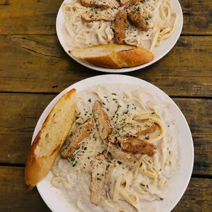 Tell bae date night is on with the KV alfredo special because the creamy sauce and season is perfect.