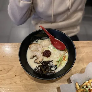 TONKOTSU AKAMARU (RED)