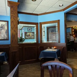 Comfortable, subdued light,white table cloths