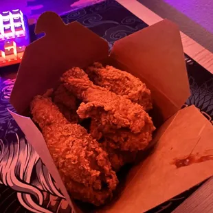 food, chicken wings and fried chicken