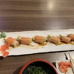 Amo  I love this sushi place ..Delicioso.