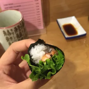 Salmon Hand Roll