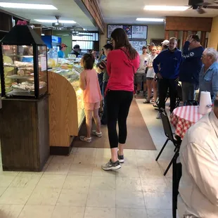 The line says good food here