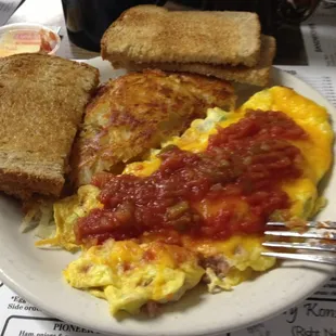 a plate of breakfast food