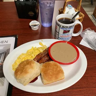 a plate of breakfast food