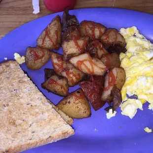 a plate of breakfast food