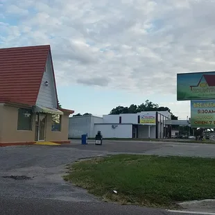 a view of a restaurant from across the street