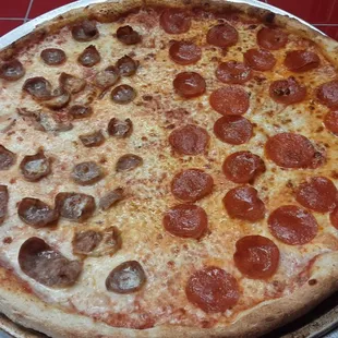 XL 18 INCH PIZZA HALF SAUSAGE HALF PEPPERONI