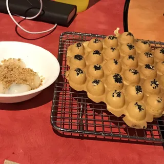 Red Bean Glutinous Balls w/ Crushed Peanuts (5)