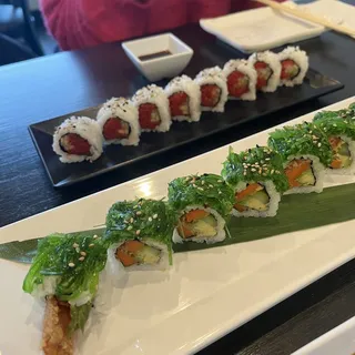 8 Wakame Salad Roll