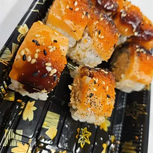 Sad Salmon portion &amp; still dare to call it Salmon lover roll lol