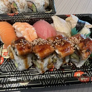 Eel steak roll &amp; sushi set