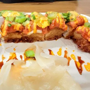 Crunch, creamy and spicy tuna (basically a spicy tuna crispy rice roll)