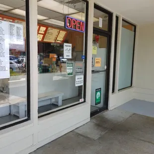 the outside of a restaurant