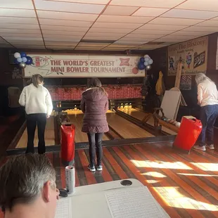4.mini bowling lanes with 2 male pin setters