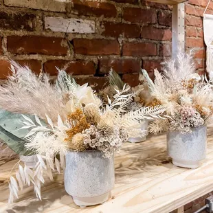 Seriously a fan of all the dried arrangements.