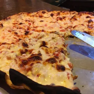 Chicken Alfredo Pizza w/Canadian Bacon