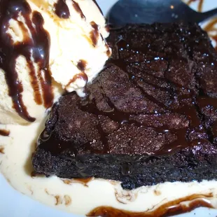 Brownie with vanilla ice cream, close-up.