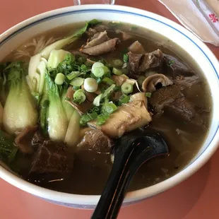 Stewed beef brisket with pho noodles, the taste of the brisket was very authentic.