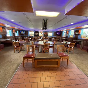 sushi and sashimi, interior