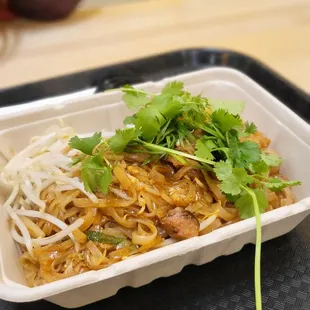 chicken pad thai with spice level of 2