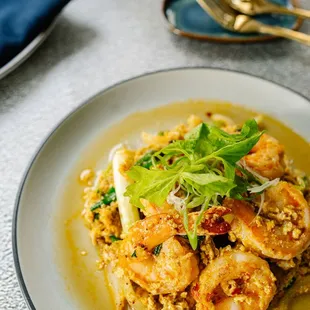 Koong karee - sautéed tiger prawns with egg, milk, curry powder celery, scallions