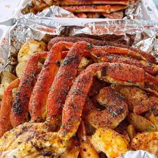 a tray of king crabs and shrimp