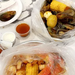 1/2 lb shrimp and 1/2 lb snow crab. Order of mussels.