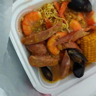 Noodles, mussels, shrimp and sausage.