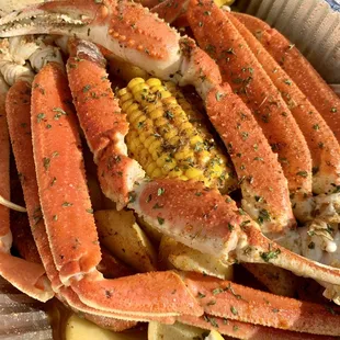 @roxysgoodeats Ragin Cajun Leglicious ~ 2 clusters of snow crab, whole sausage, egg, corn, on a bed of gold potatoes