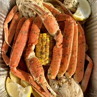 @roxysgoodeats Ragin Cajun Leglicious ~ 2 clusters of snow crab, whole sausage, egg, corn, on a bed of gold potatoes