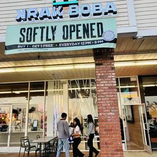 Soft opening day 1. Great deal on awesome drinks!