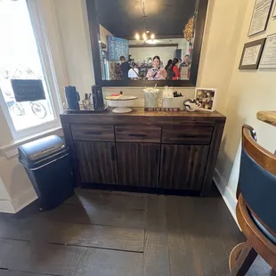 Cream and sugar area