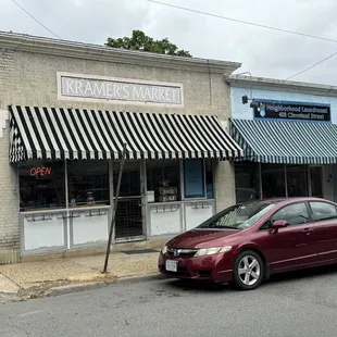 Conveniently located next to  Neighborhood Laundromat!