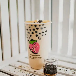 Jasmine milk tea with boba and egg pudding - a true classic!