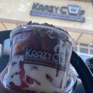 Fresas con Crema / Strawberries & Cream, Granola and Shredded coconut.